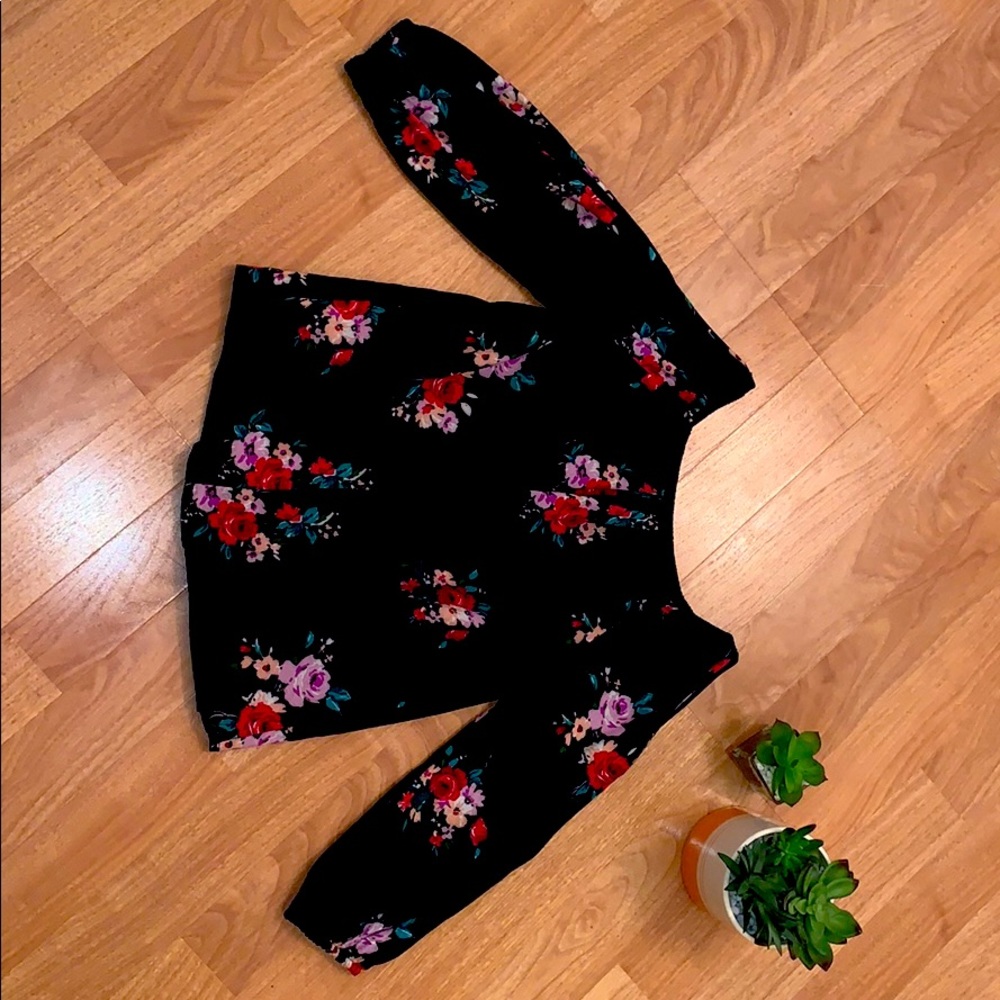 A open shoulder floral shirt